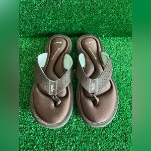 Nike Women’s Comfort Cushioned Footbed Flip Flop Thong Sandals - Size 8